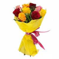 Из 9 разноцветных роз